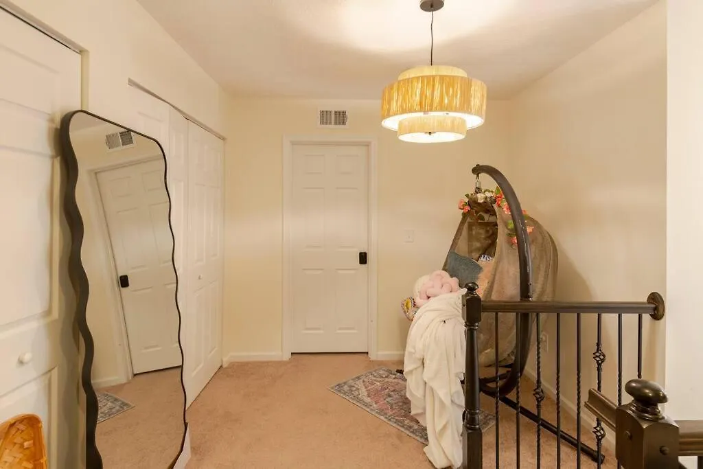 Luxury Beautiful Spacious Retreat Getaway Columbus